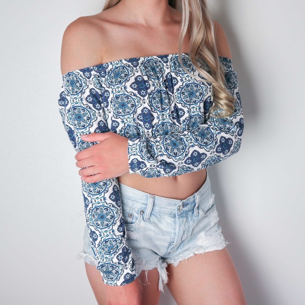 Off the Shoulder Blue Printed Long Sleeve Crop Top